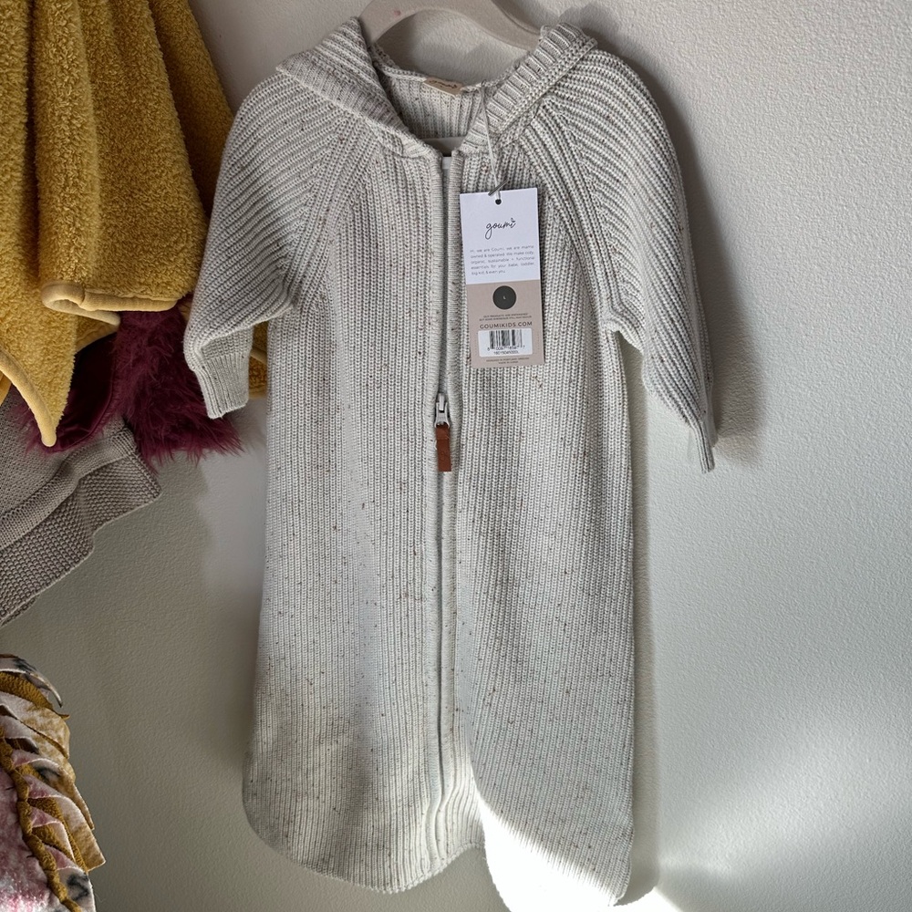 NWT Goumi Knit Wearable Blanket